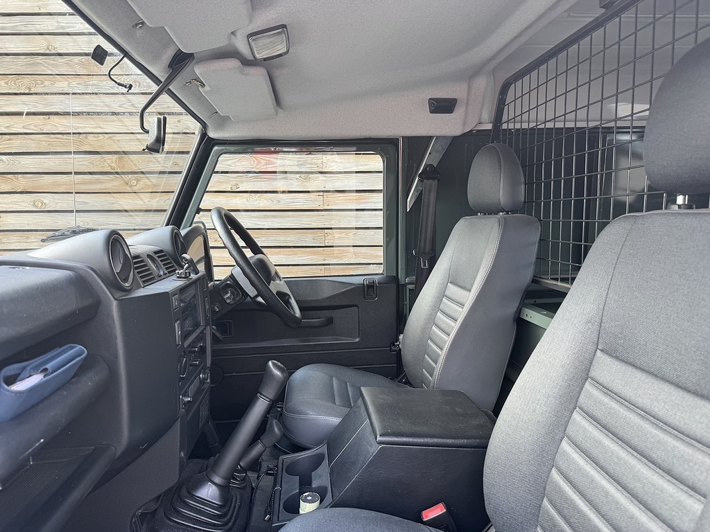Land Rover Defender 90 Defender 90 Hard Top Td White #25