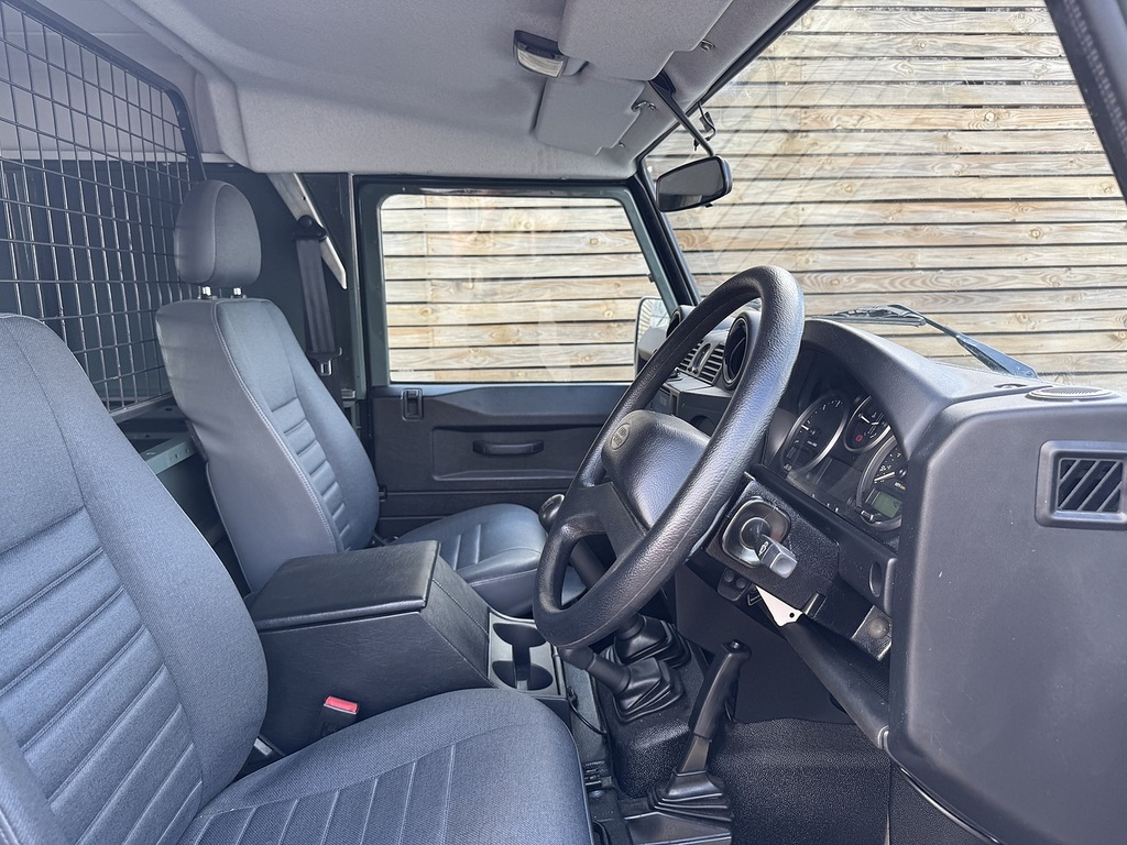 Land Rover Defender 90 Defender 90 Hard Top Td White #10