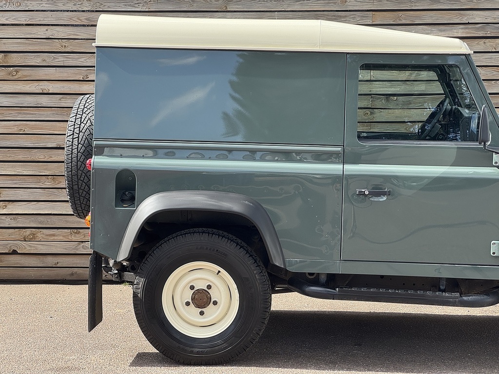 Land Rover Defender 90 Defender 90 Hard Top Td White #12