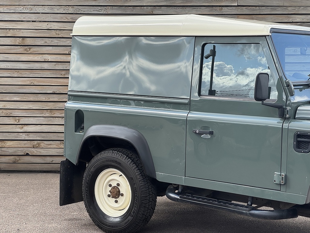 Land Rover Defender 90 Defender 90 Hard Top Td White #15