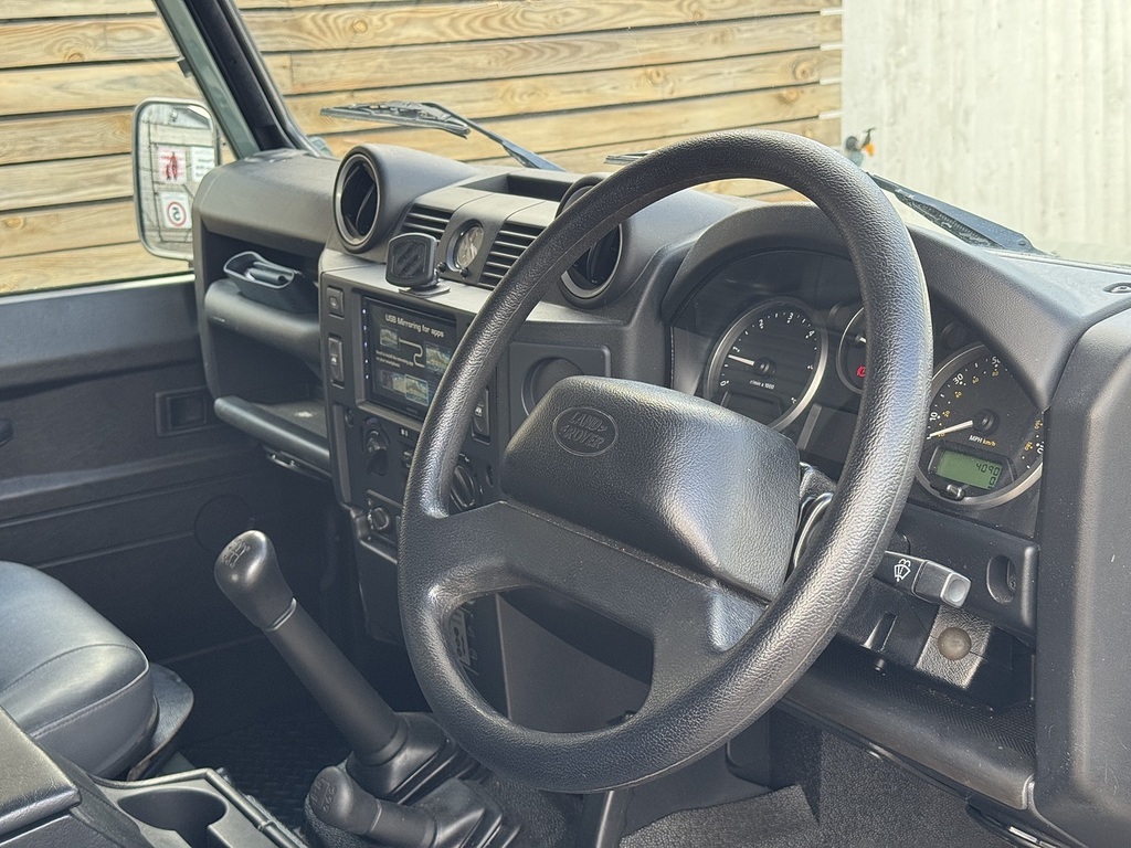 Land Rover Defender 90 Defender 90 Hard Top Td White #9