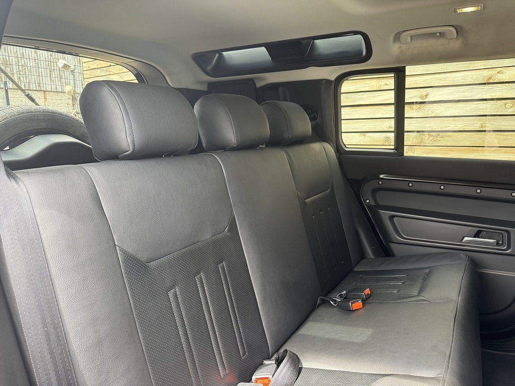 Land Rover Defender 110 P400e 110 X-dynamic Hse Grey #11