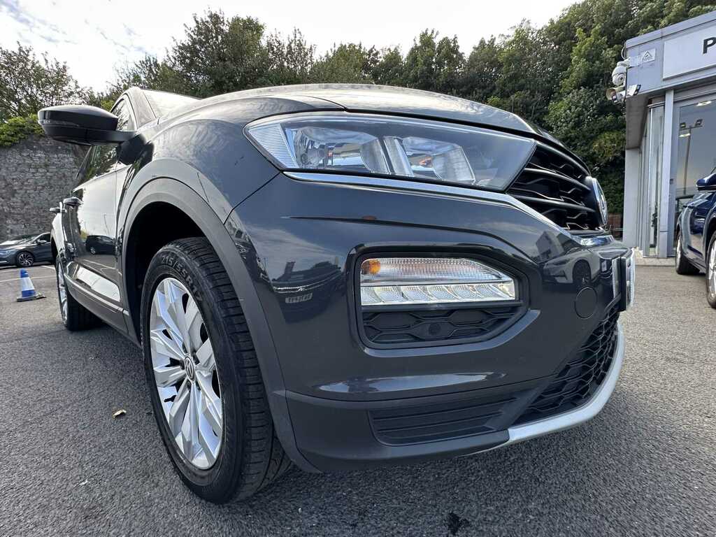 Volkswagen T-Roc T-roc Se Tsi Red #25