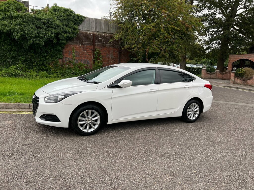 Hyundai I40 Crdi S Blue Drive 4-Door White #4