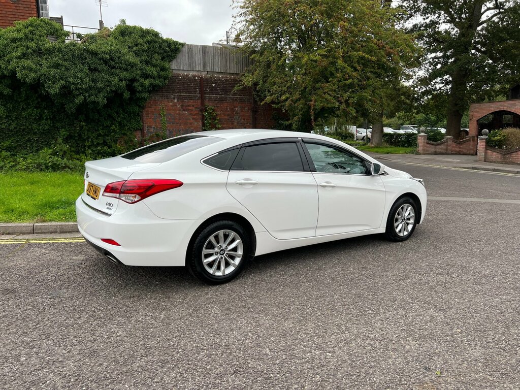 Hyundai I40 Crdi S Blue Drive 4-Door White #3