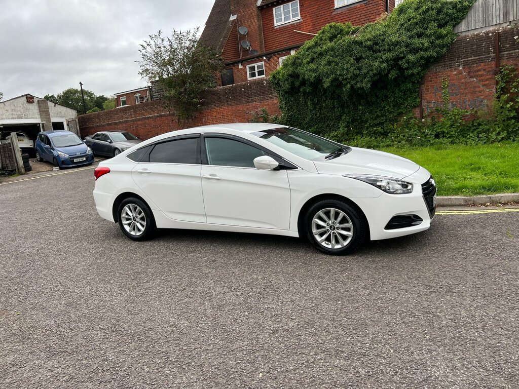 Hyundai I40 Crdi S Blue Drive 4-Door White #2