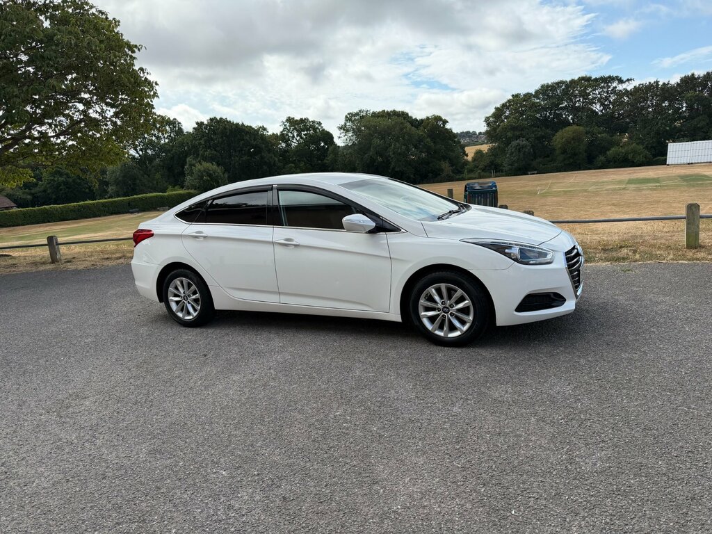 Hyundai I40 Crdi S Blue Drive 4-Door White #2