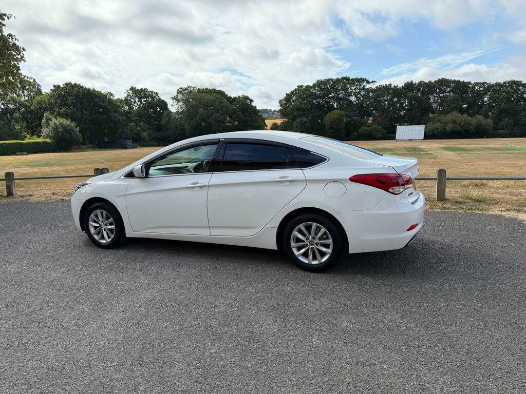 Hyundai I40 Crdi S Blue Drive 4-Door White #4