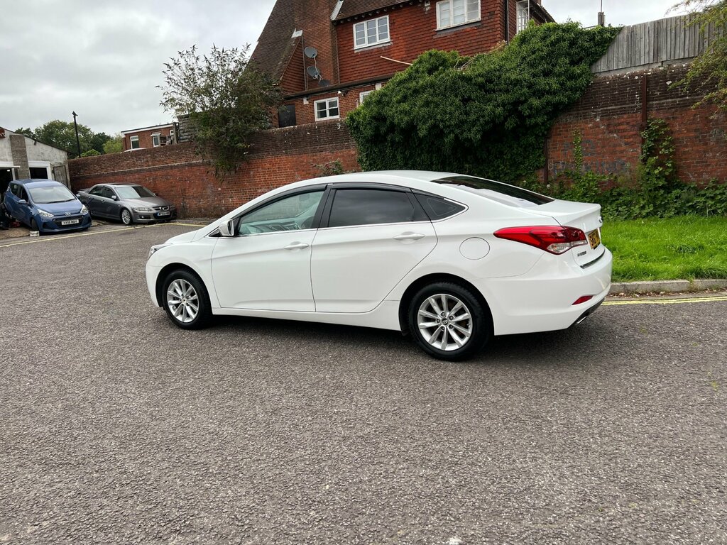Hyundai I40 Crdi S Blue Drive 4-Door White #5