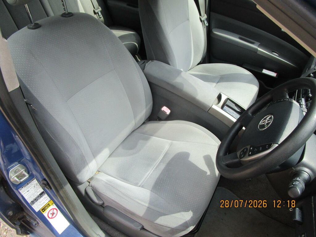 Toyota Prius 1.5 T Spirit Cvt Blue #4