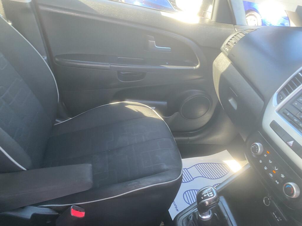 Kia Venga 1.4 Sr7 Mpv Euro 6 Ss 89 Bhp Silver #47