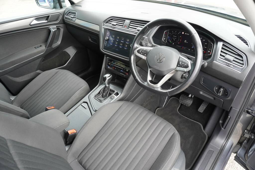Volkswagen Tiguan Allspace 1.5 Tsi Life Dsg Euro 6 Ss Grey #4