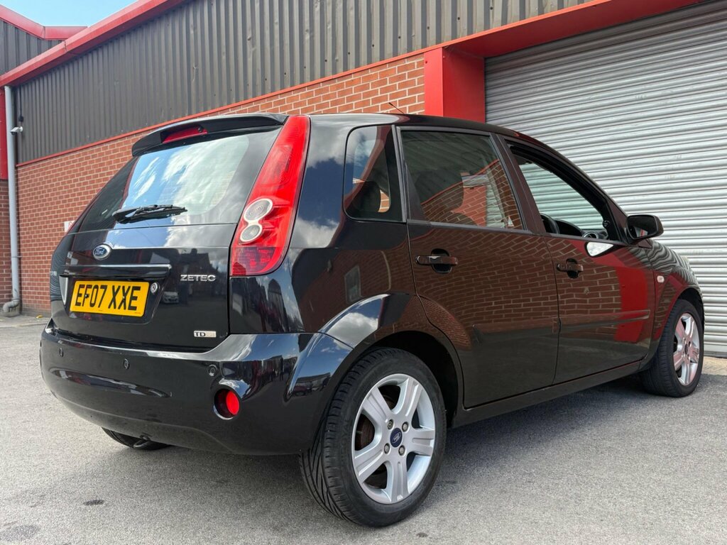 Ford Fiesta Hatchback 1.4 Zetec Climate 200757 Red #32
