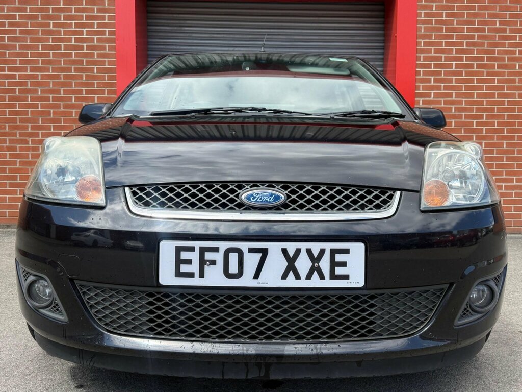 Ford Fiesta Hatchback 1.4 Zetec Climate 200757 Red #4