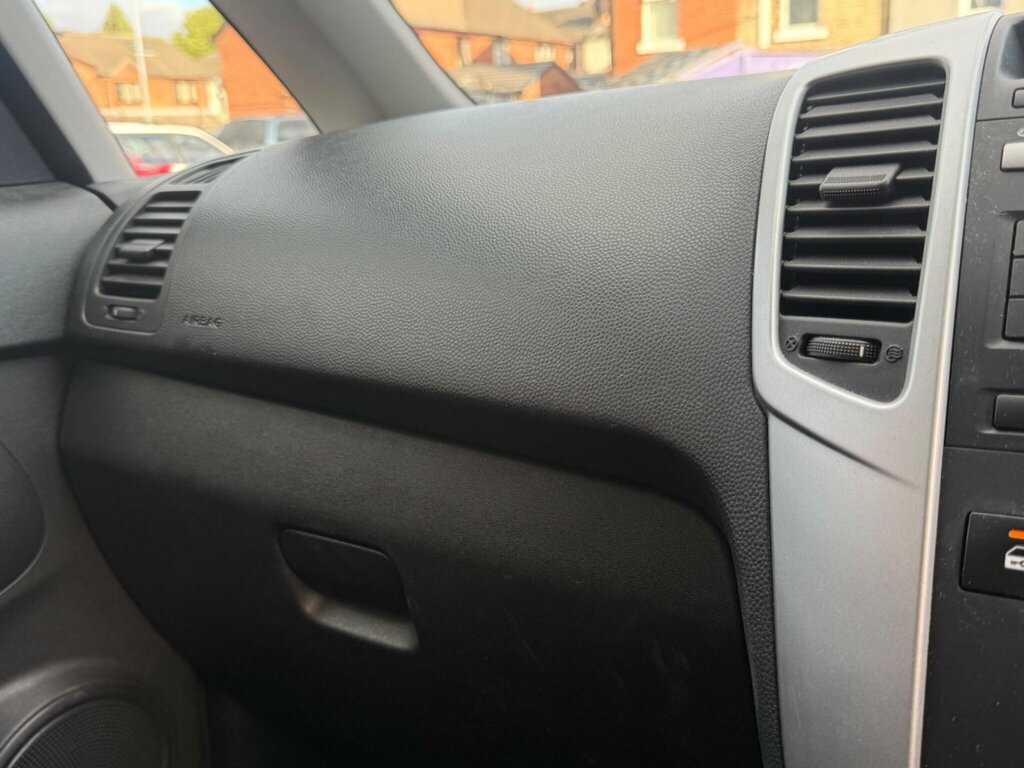 Kia Venga 1.6 3 Mpv Euro 5 Sat Nav 123 Bh Black #19