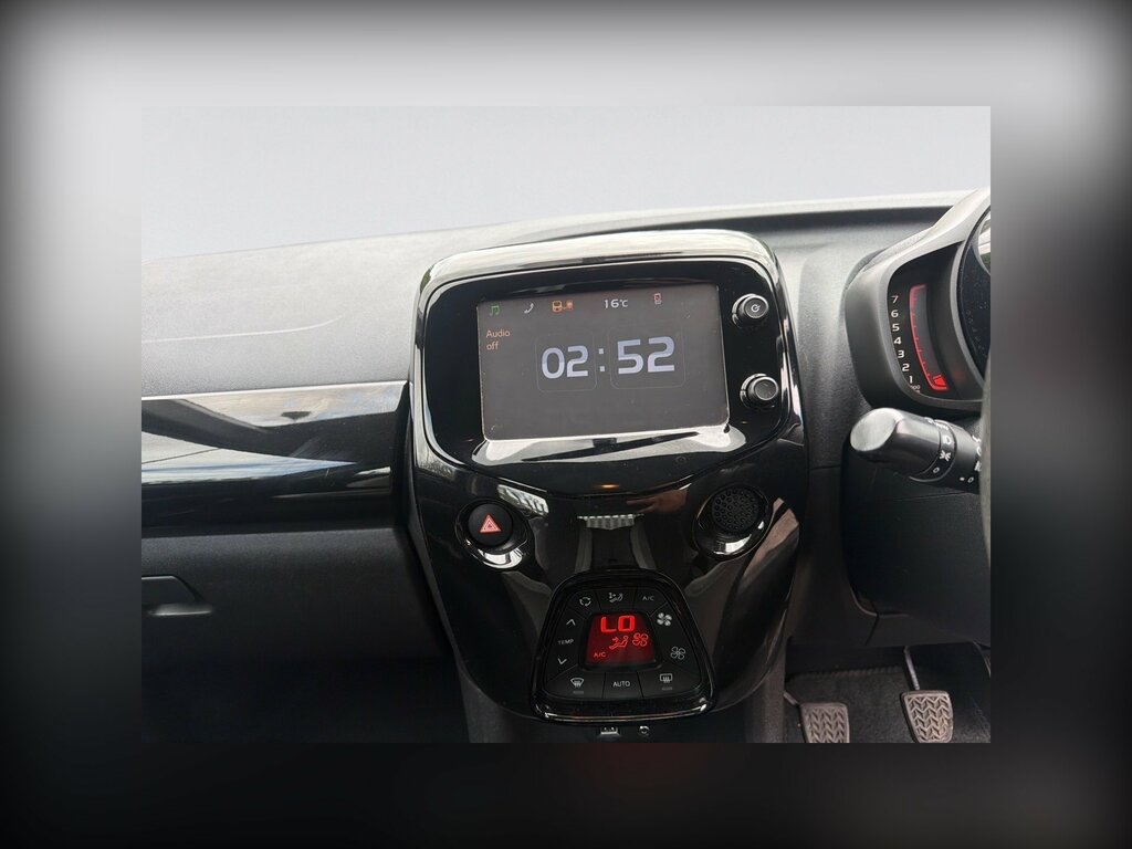 Toyota Aygo 1.0 Vvt White #8