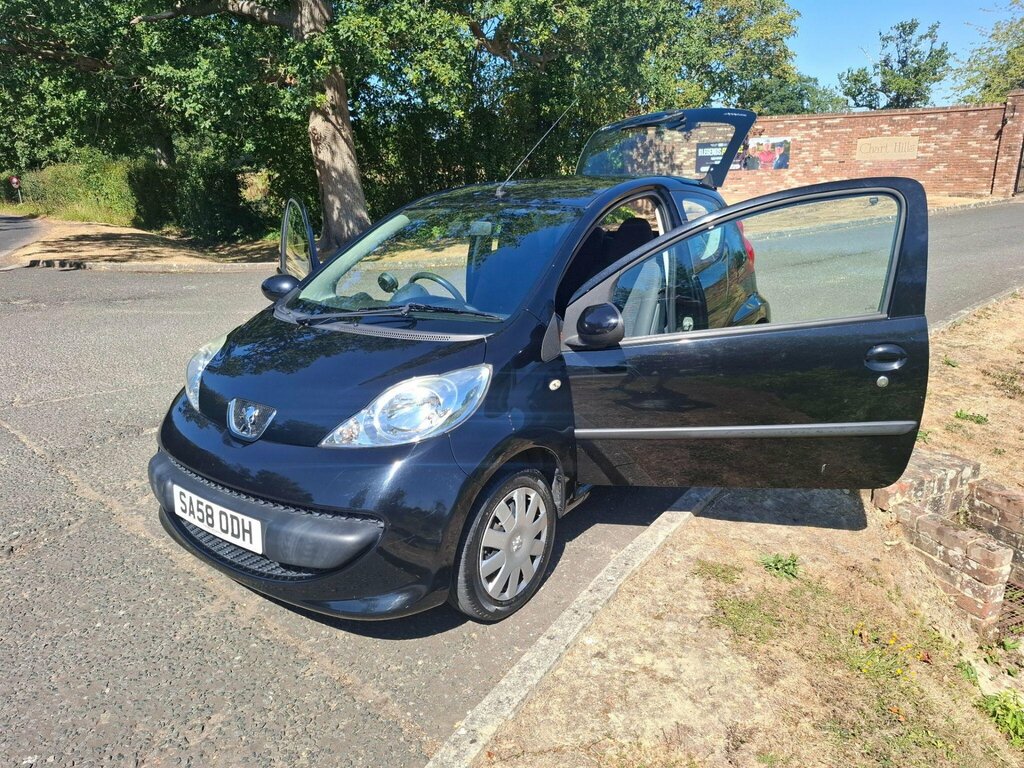 Peugeot 107 1.0 12V Urban Euro 4 Black #2