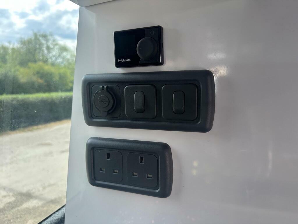 Volkswagen Campervan 2018 2.0 T30 Tdi Kombi Edition Bmt 148 Bhp Yellow #20