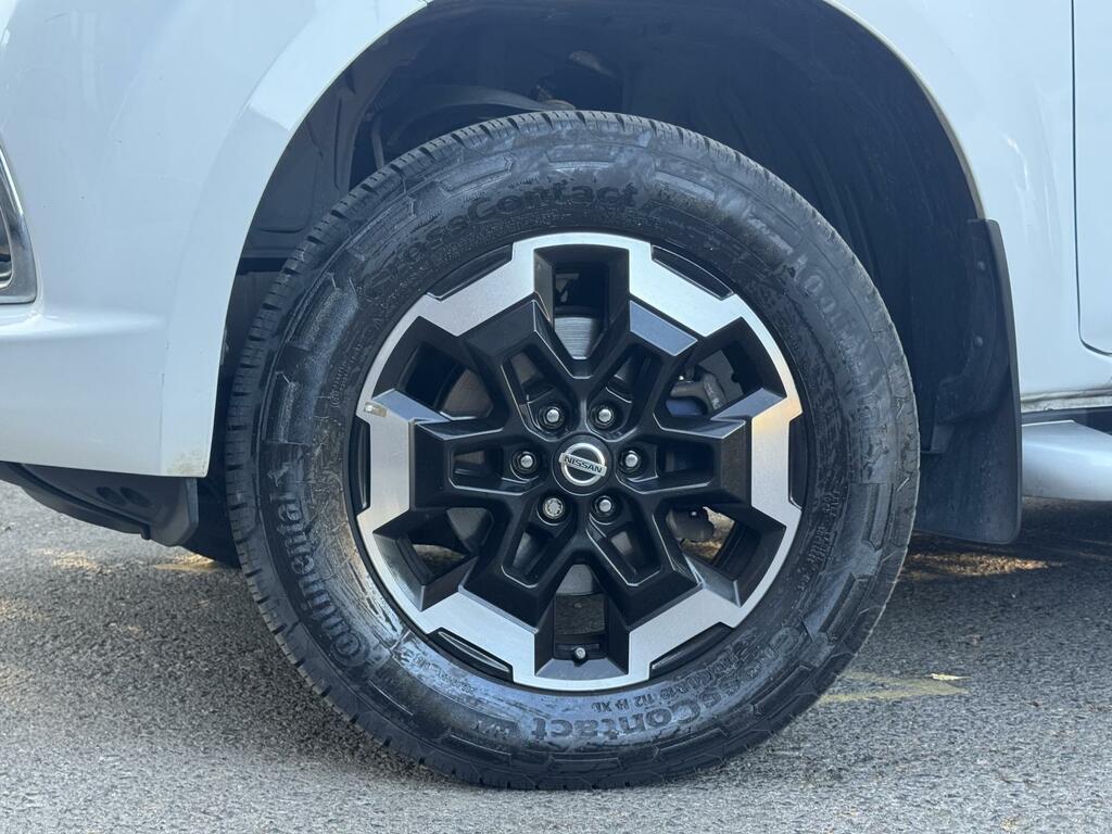 Nissan Navara Tekna White #4