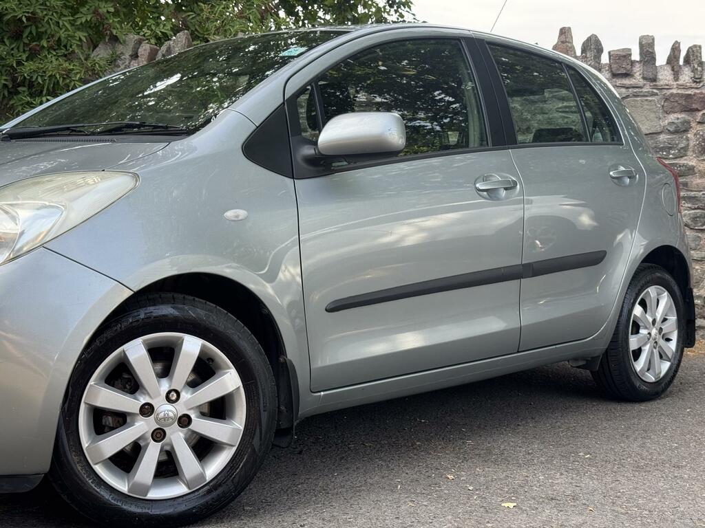 Toyota Yaris 1.3 T Spirit Multimode Silver #2