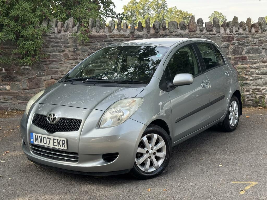 Toyota Yaris 1.3 T Spirit Multimode Silver #1