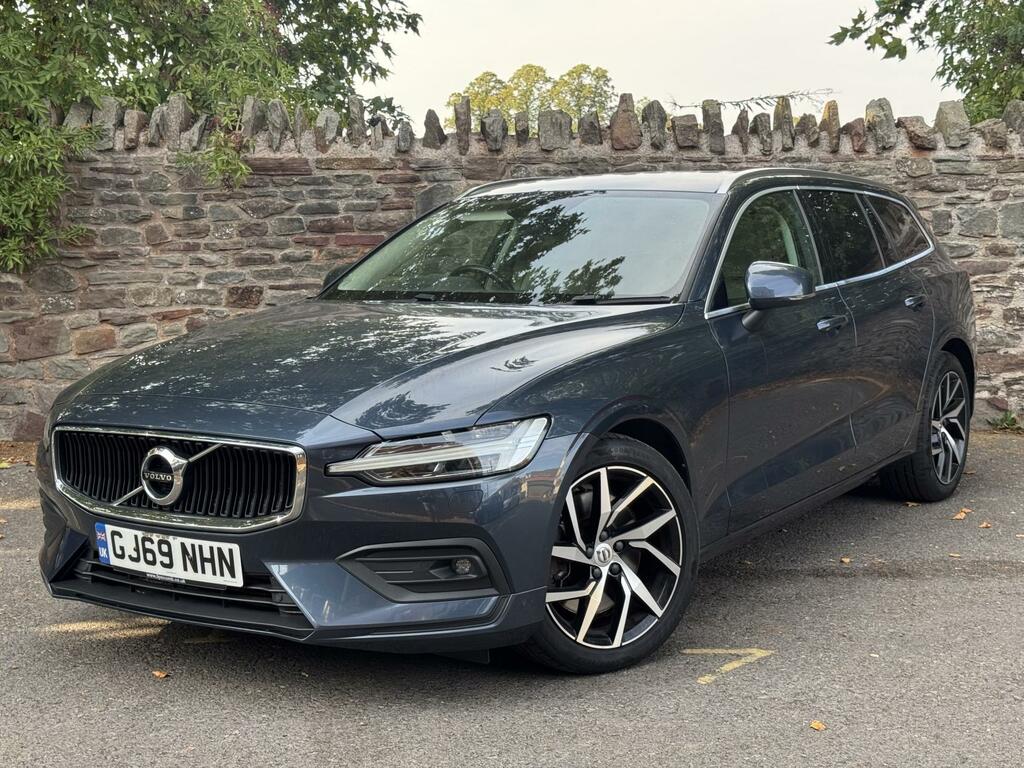 Volvo V60 Momentum Pro Blue