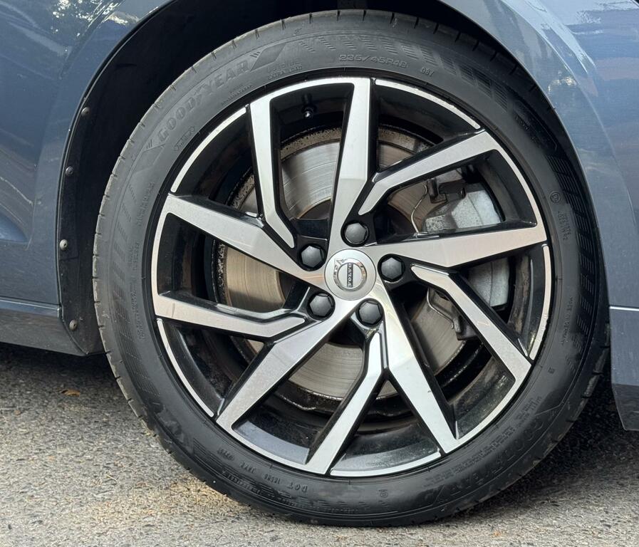 Volvo V60 Momentum Pro Blue #3
