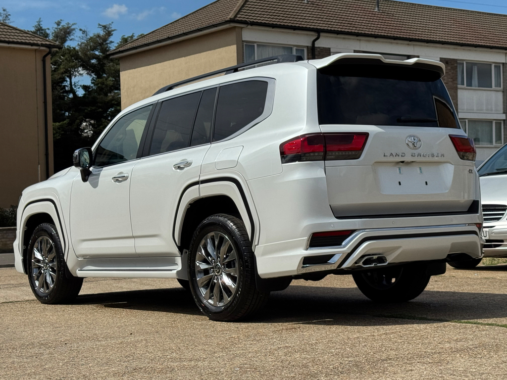 Toyota Land Cruiser Suv White #4