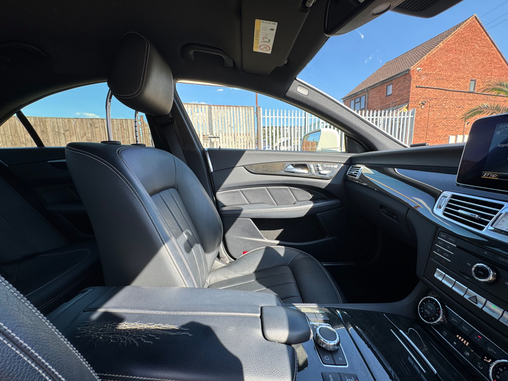 Mercedes-Benz CLS Cls350d V6 Amg Line Silver #14