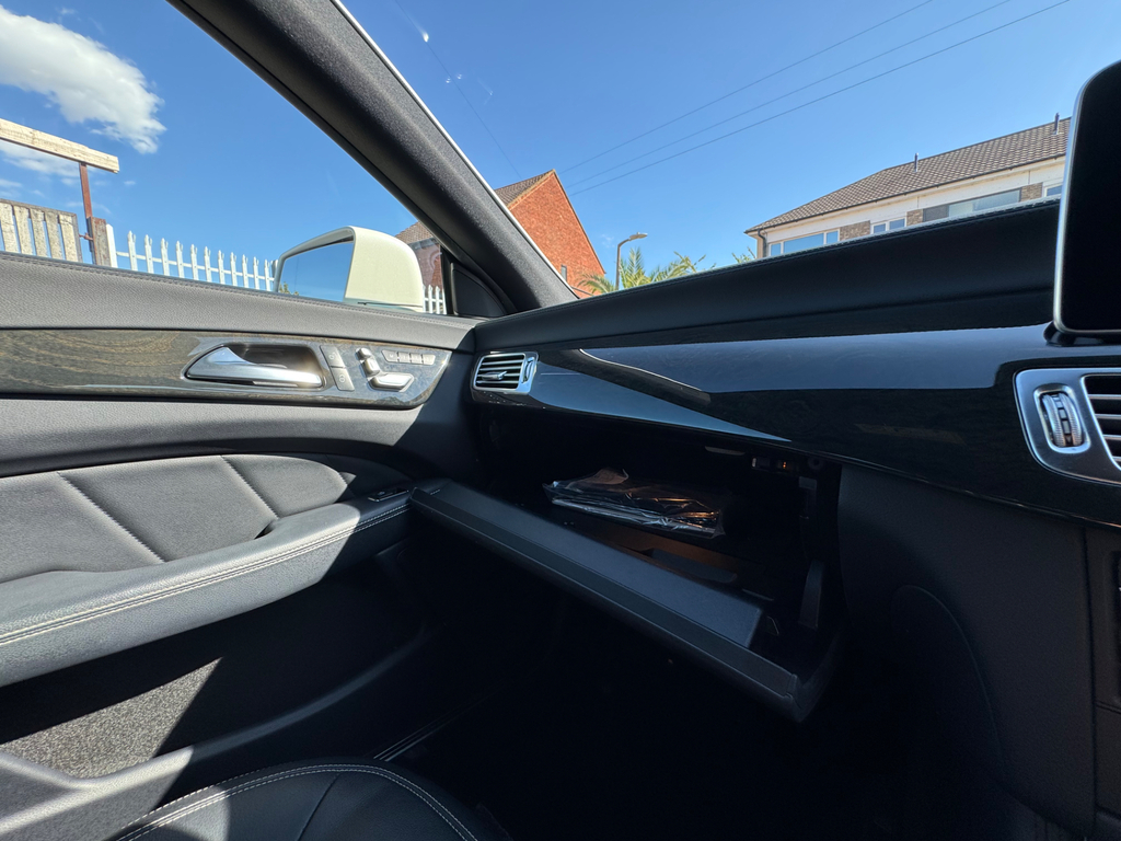 Mercedes-Benz CLS Cls350d V6 Amg Line Silver #33