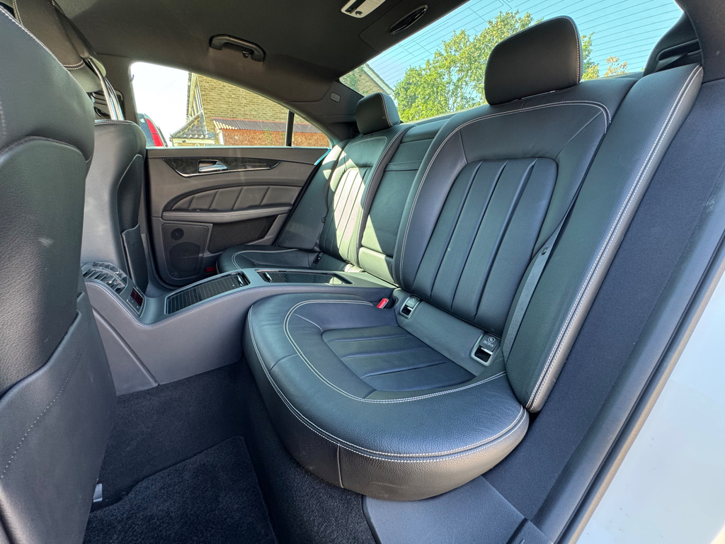 Mercedes-Benz CLS Cls350d V6 Amg Line Silver #52