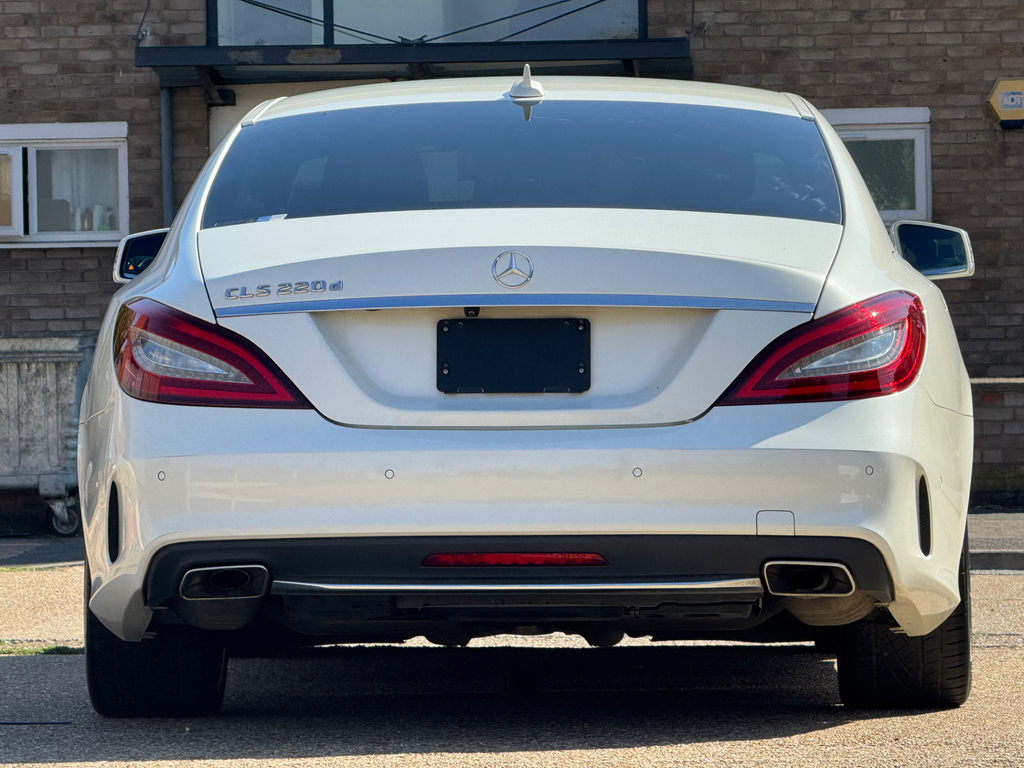 Mercedes-Benz CLS Saloon White #5