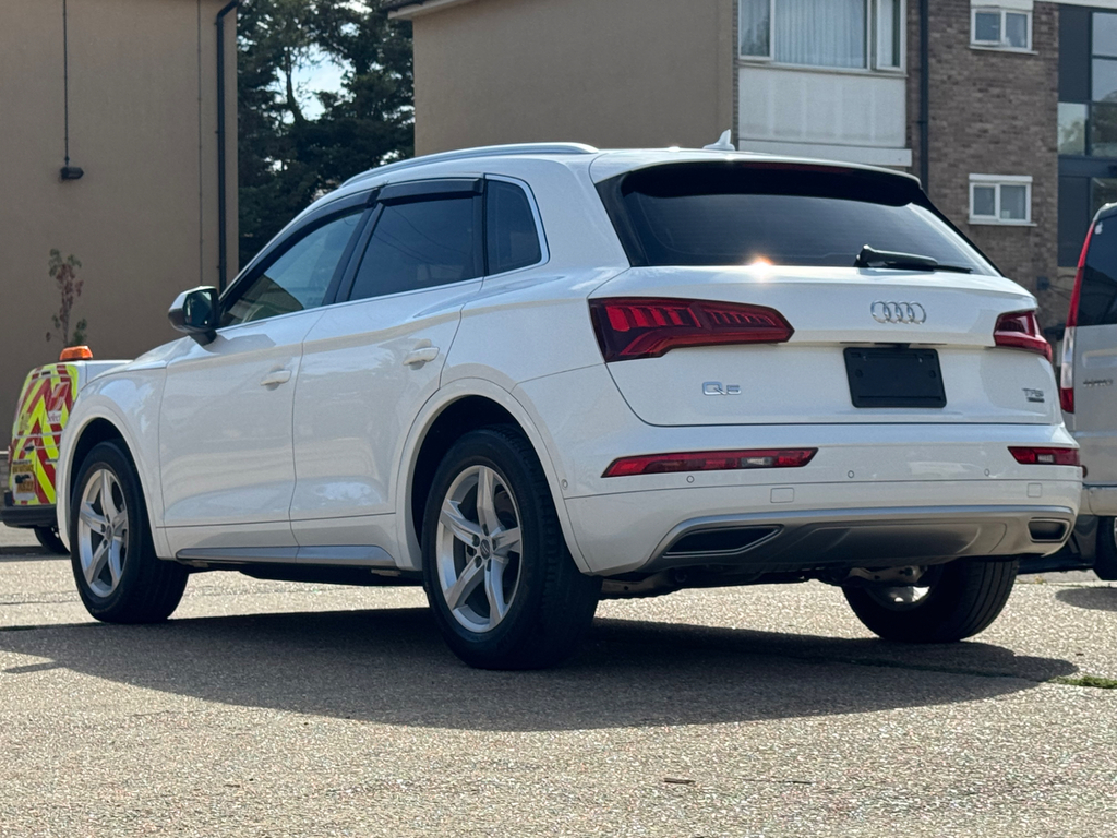 Audi Q5 Suv White #4