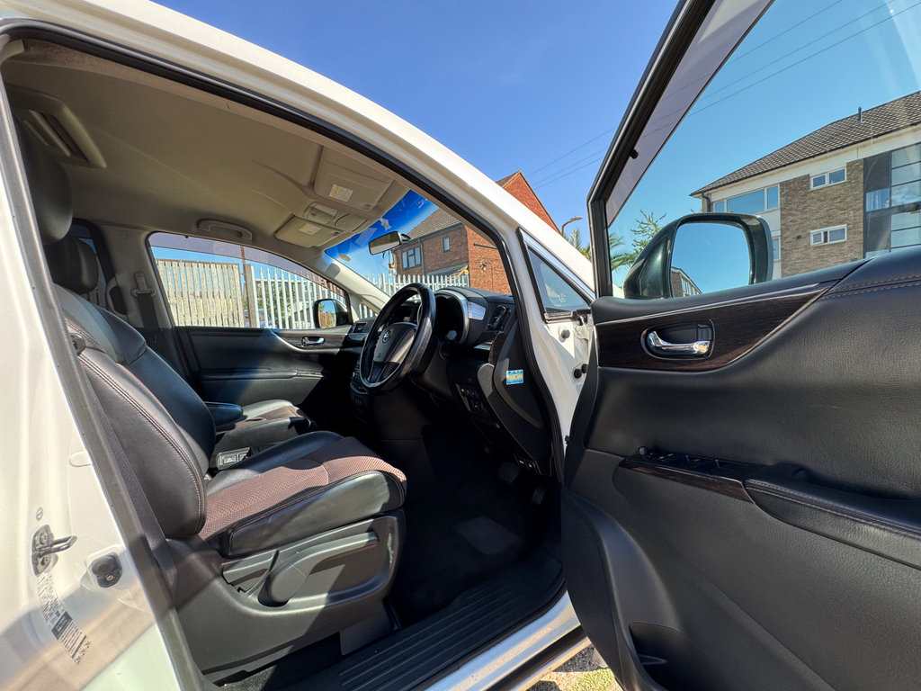 Nissan Elgrand 250 Highway Star 2.5 4Wd 8 Seater White #9