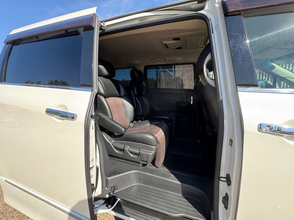 Nissan Elgrand 250 Highway Star 2.5 4Wd 8 Seater White #33