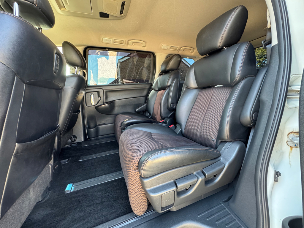 Nissan Elgrand 250 Highway Star 2.5 4Wd 8 Seater White #26