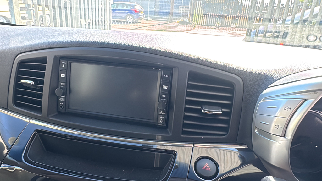 Nissan Elgrand 250 Highway Star 2.5 4Wd 8 Seater White #58