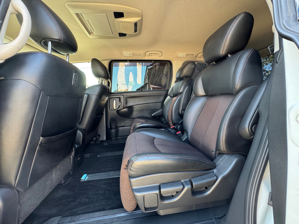 Nissan Elgrand 250 Highway Star 2.5 4Wd 8 Seater White #25