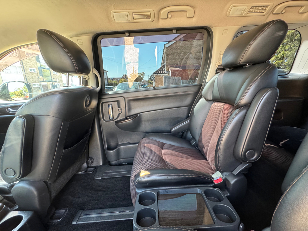 Nissan Elgrand 250 Highway Star 2.5 4Wd 8 Seater White #28