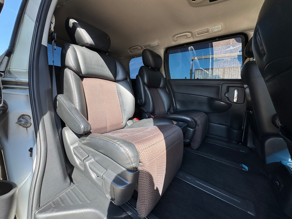 Nissan Elgrand 250 Highway Star 2.5 4Wd 8 Seater White #36