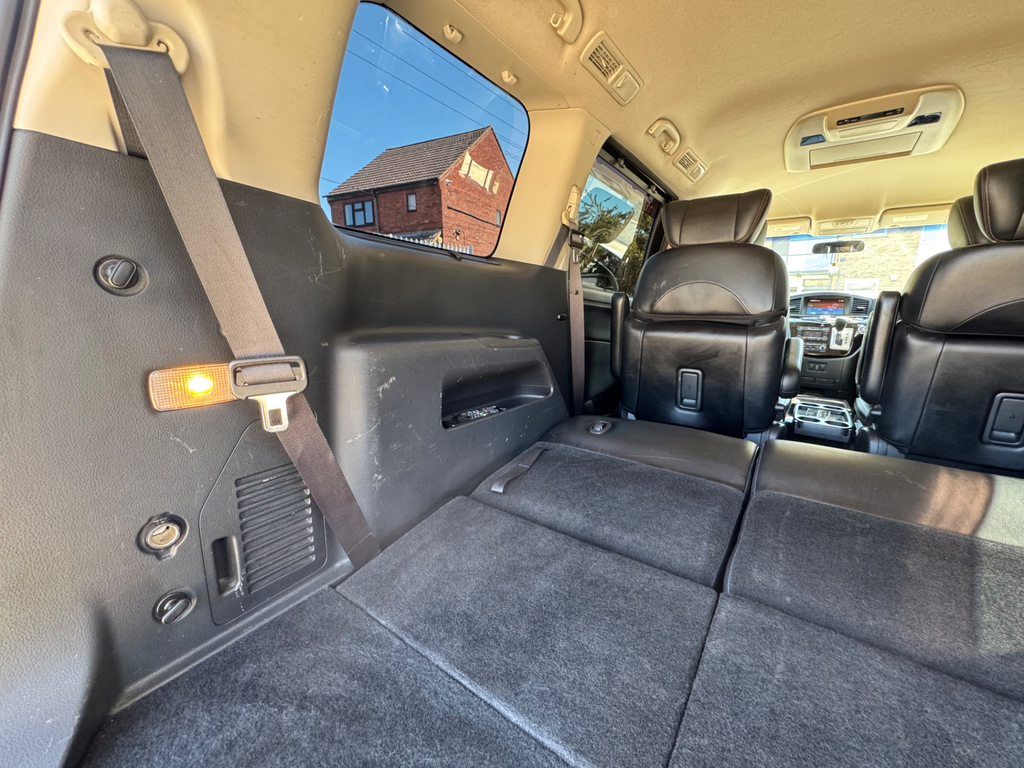 Nissan Elgrand 250 Highway Star 2.5 4Wd 8 Seater White #71
