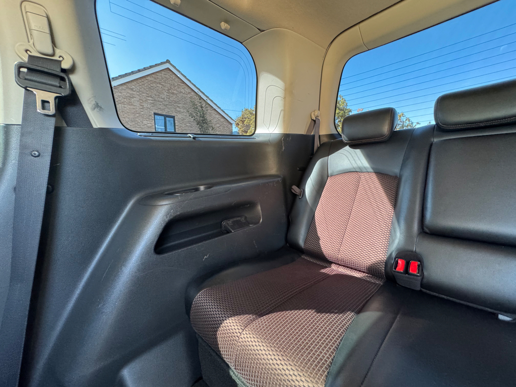 Nissan Elgrand 250 Highway Star 2.5 4Wd 8 Seater White #67