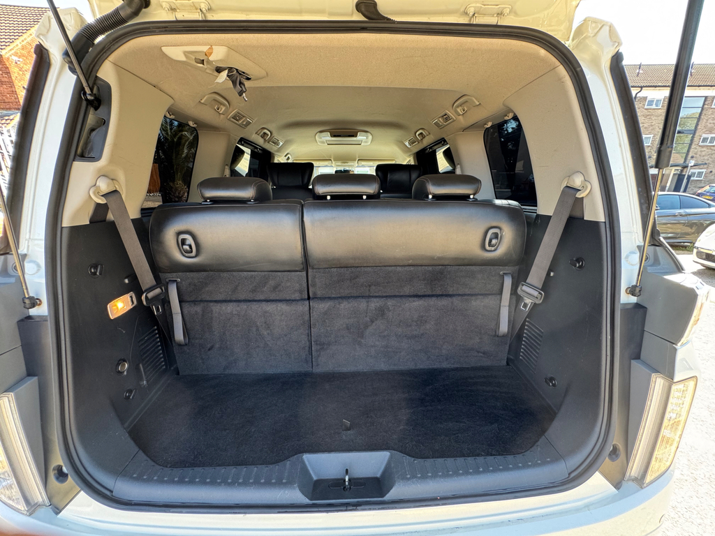 Nissan Elgrand 250 Highway Star 2.5 4Wd 8 Seater White #69