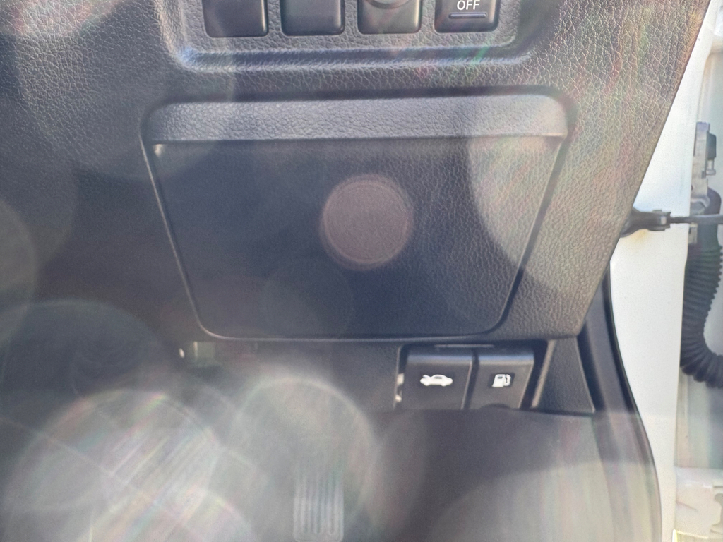 Nissan Elgrand 250 Highway Star 2.5 4Wd 8 Seater White #61