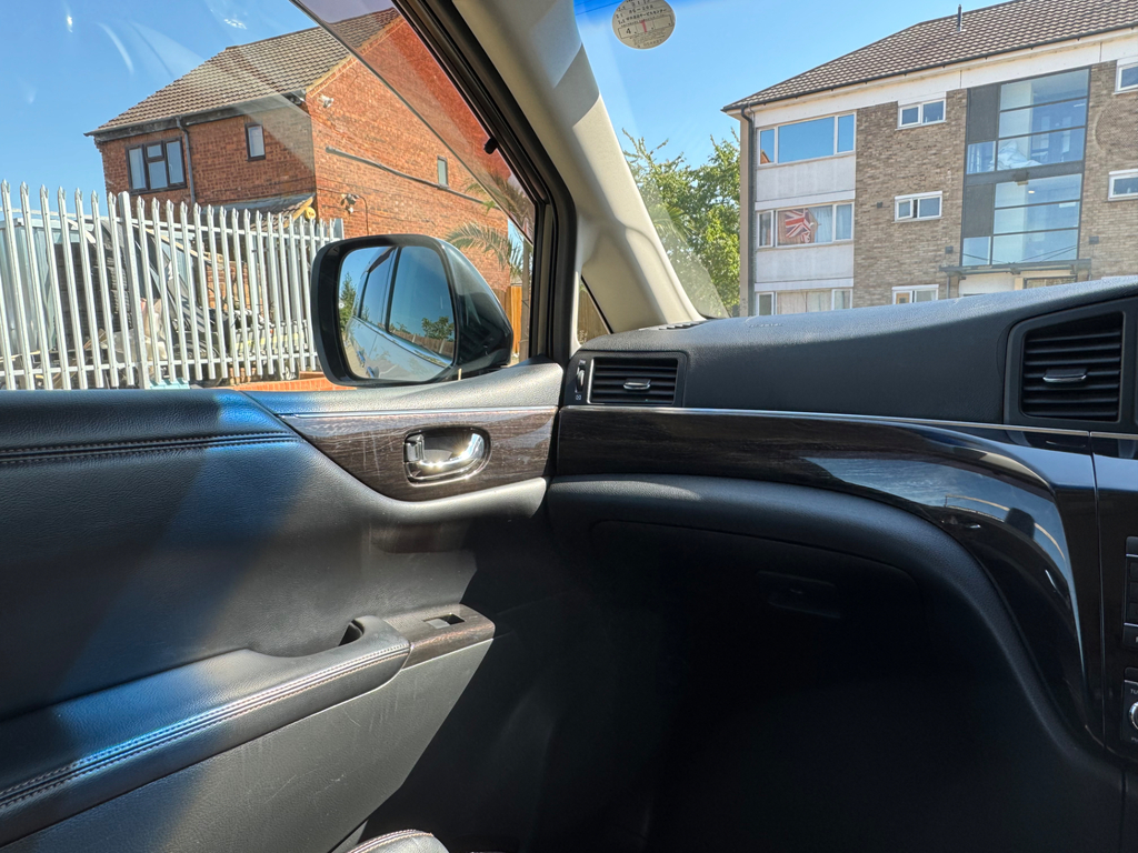 Nissan Elgrand 250 Highway Star 2.5 4Wd 8 Seater White #76