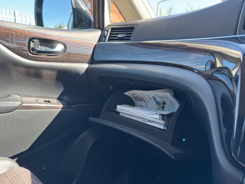 Nissan Elgrand 250 Highway Star 2.5 4Wd 8 Seater White #78