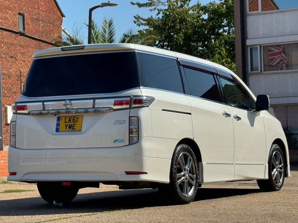 Nissan Elgrand Nissan Elgrand Highway Star 2.5 61-11 White #6