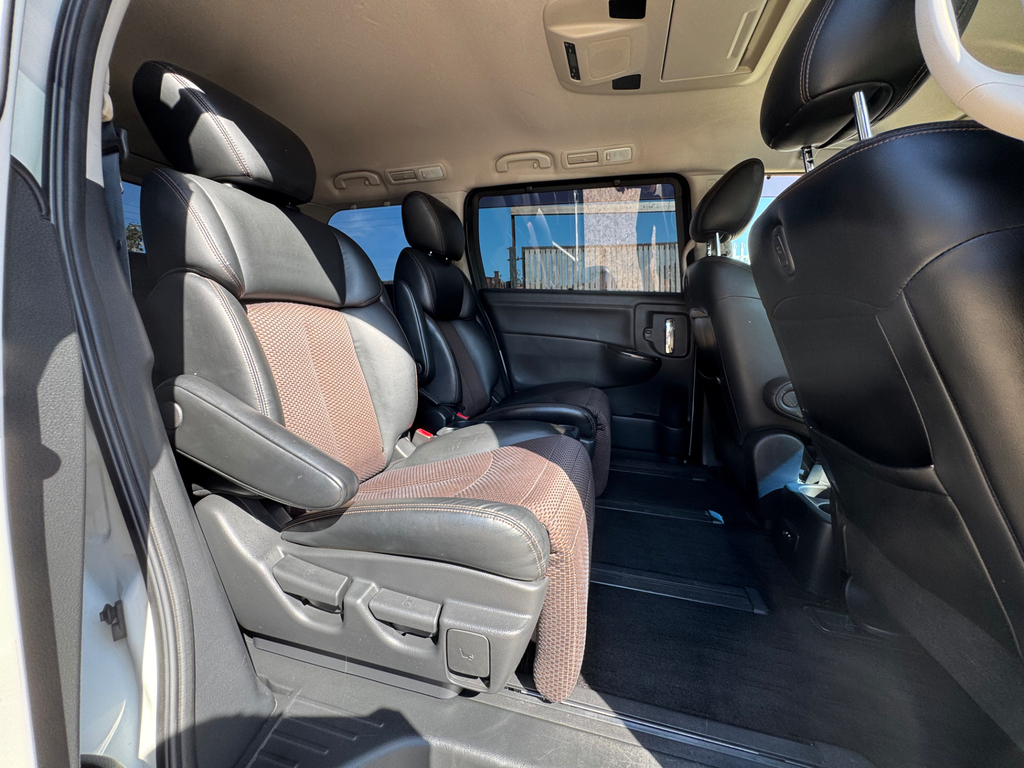Nissan Elgrand 250 Highway Star 2.5 4Wd 8 Seater White #32