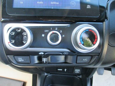 Honda Jazz Hatchback 1.3 I-vtec Se Cvt Euro 6 Ss 2016 Silver #23