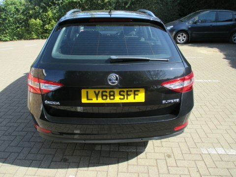 Skoda Superb 1.5 Tsi Act Black #4